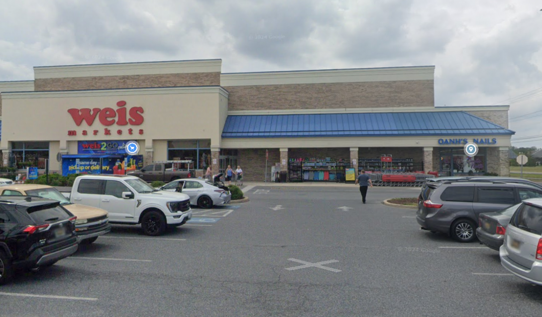 Google maps screenshot of the Weis Markets parking lot