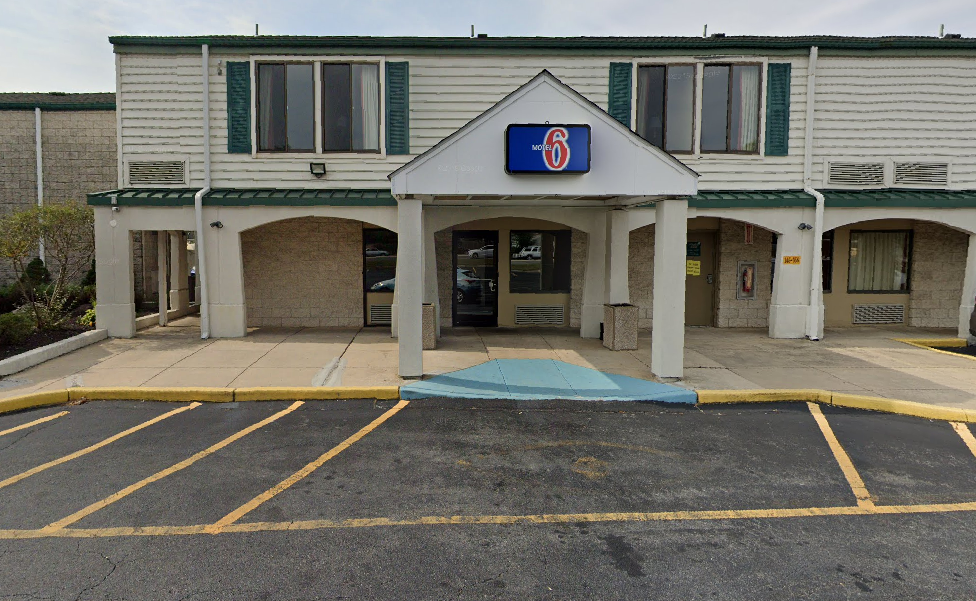Google screenshot of the front of Motel 6